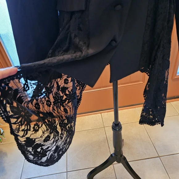 The Pyramid Collection Black Lace Women's Lined Blazer. - Picture 11 of 16